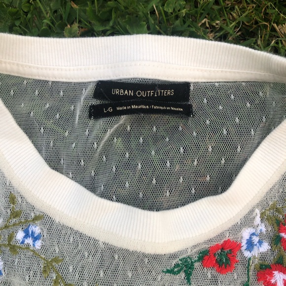 Urban Outfitters Cream Sheer Mesh Short Sleeve Embroidered Floral Crop Top Sz L - Picture 2 of 4